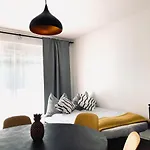 Apartahotel Apstay Eggenberg I Self Check-in I Parking Option Graz