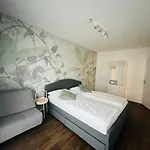 Apstay Eggenberg I Self Check-in I Breakfast I Parking 4* 格拉茨