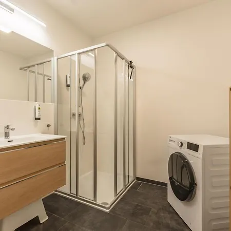 Apstay Eggenberg I Self Check-in I Parking 4* Graz