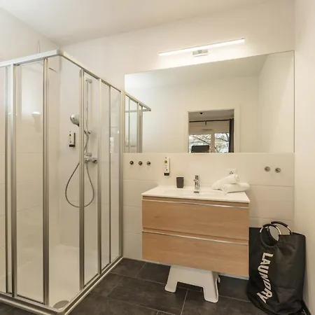 Apstay Eggenberg I Self Check-in I Parking 4* Graz